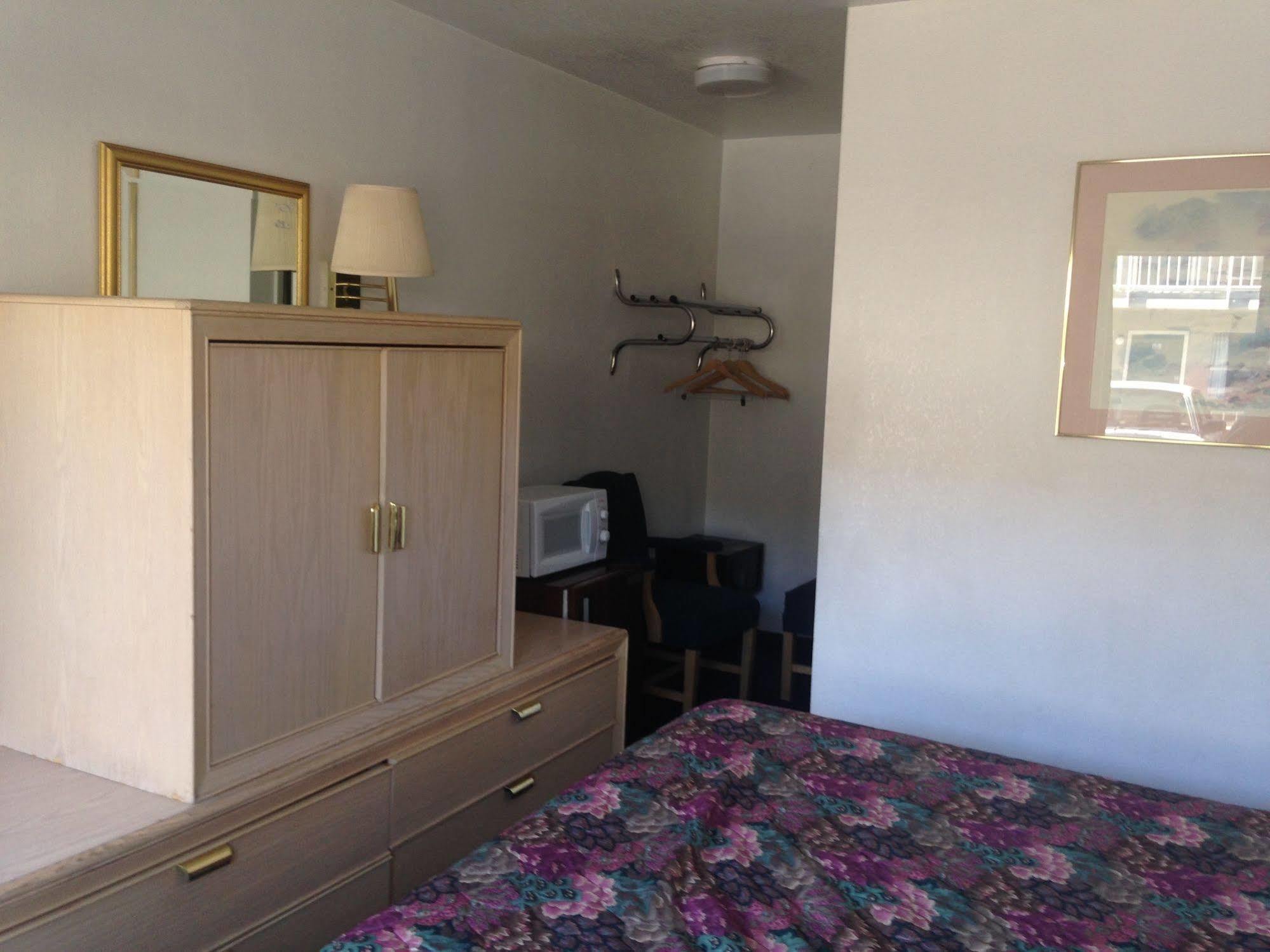 American Budget Inn And Suites-Модесто Экстерьер фото