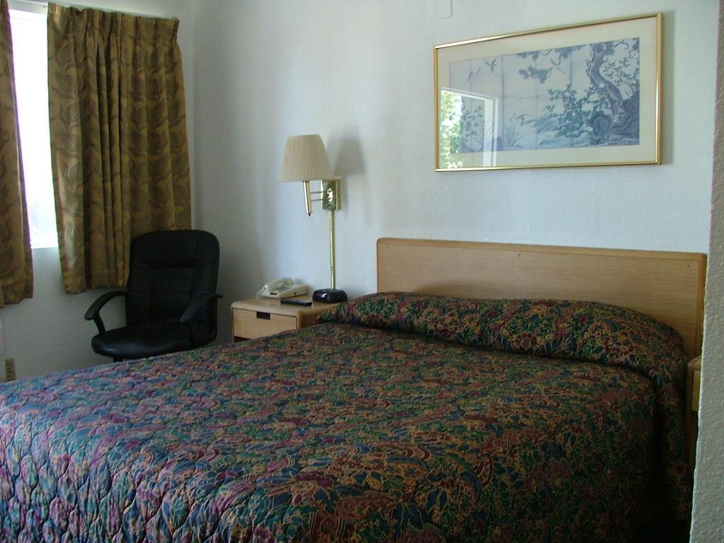 American Budget Inn And Suites-Модесто Экстерьер фото
