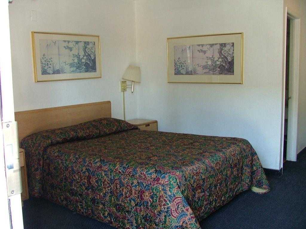 American Budget Inn And Suites-Модесто Экстерьер фото